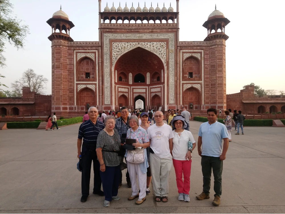 Eternal love in marble – The Taj Mahal Agra, one day tour from Delhi by private car